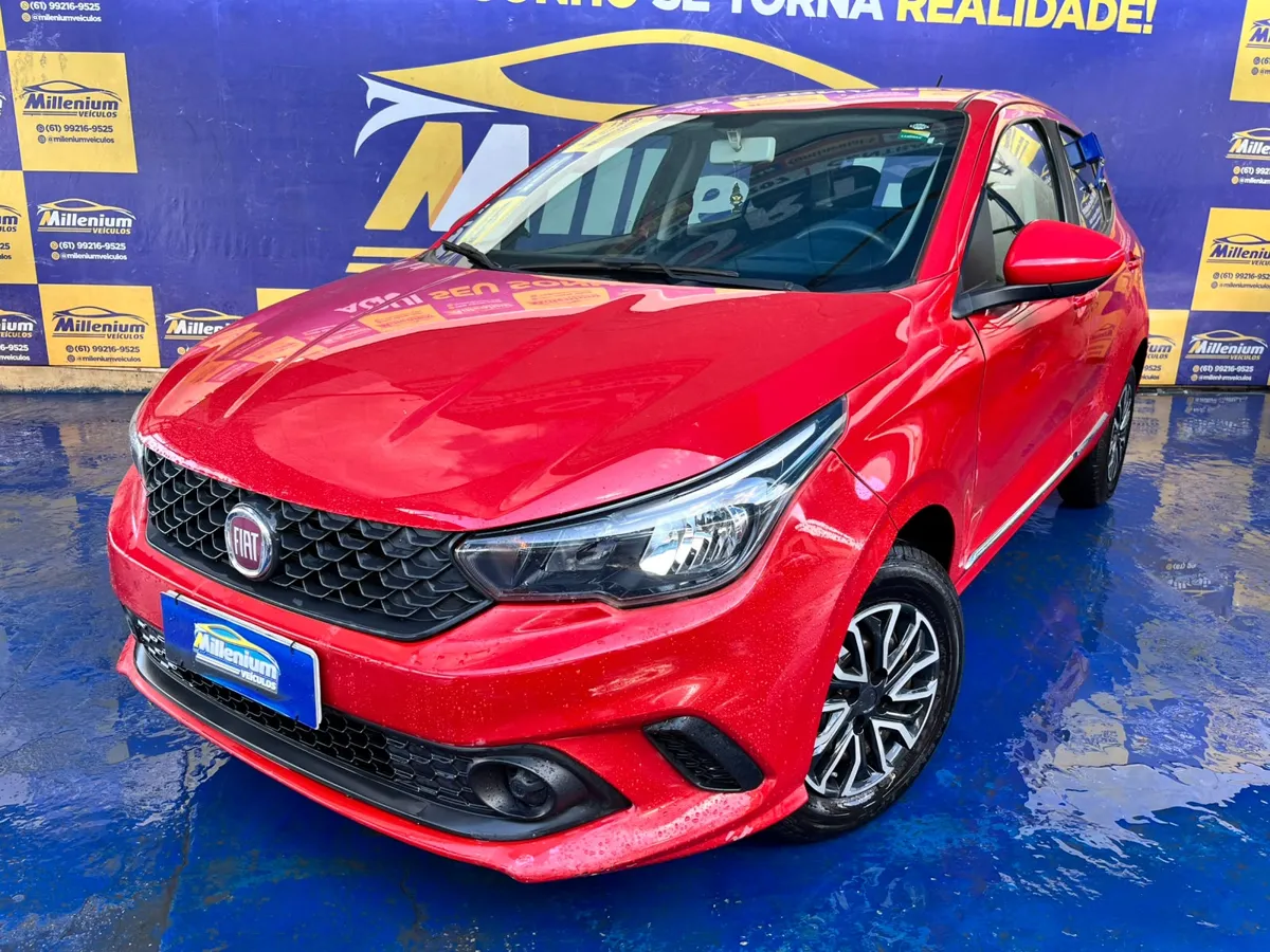 Fiat vermelho exposto na Millenium
